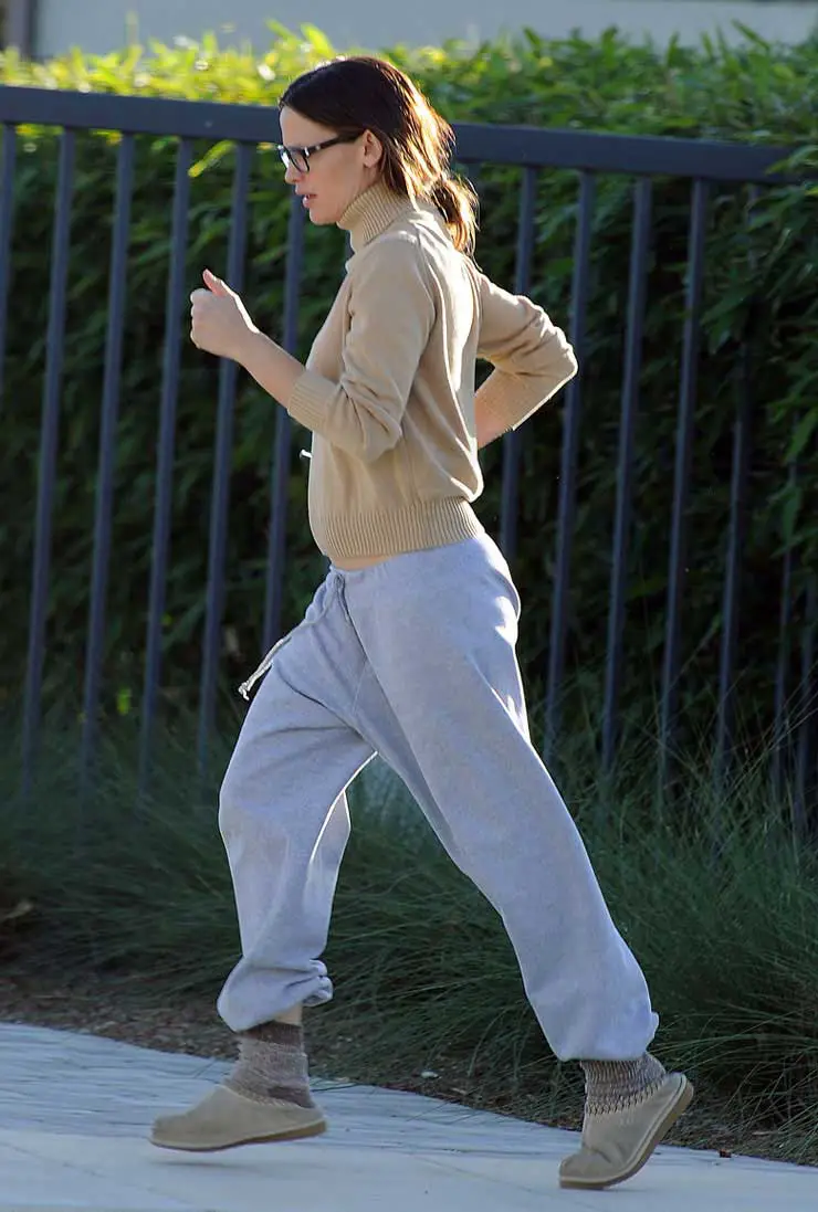 Jennifer Garner wears track pants and slippers in LA!