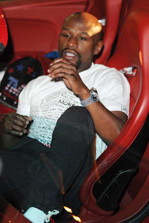 Floyd Mayweather Leaving McGregor Fight Bugatti Sportscar T-Shirt
