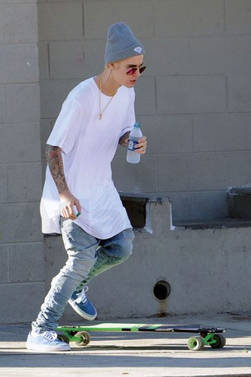 Justin Bieber Skateboarding LA