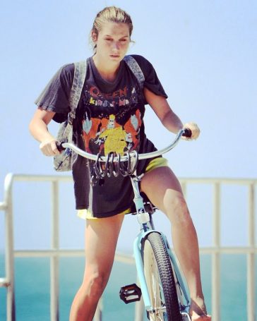 Kesha Legs Cycling Beach Cruiser Shorts No Makeup
