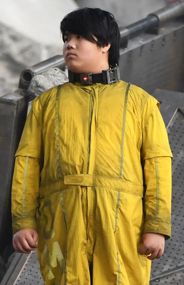 "The Kid" in Deadpool 2 films scenes on set of the new movie in his yellow suit