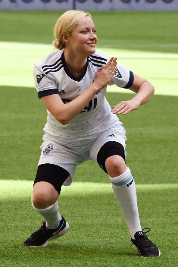 Georgina Haig Frozen Elsa Vancouver Whitecaps Playing Soccer Once Upon A Time Actress