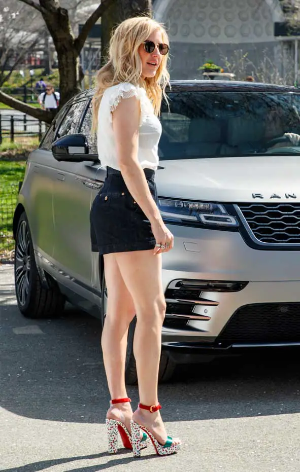 Ellie Goulding Fashion Heels New York Driving Range Rover Velar Short Skirt Legs