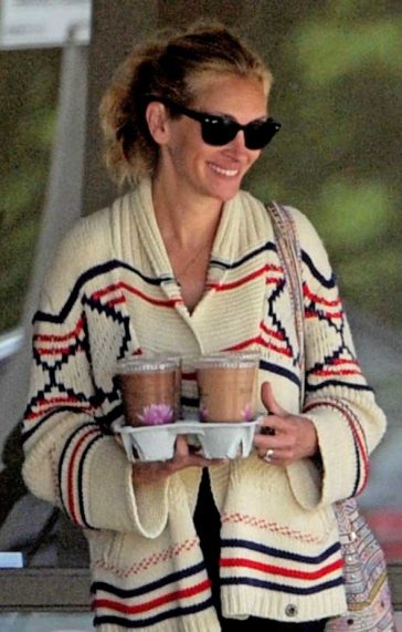 Julia Roberts Cardigan Native Style Sunglasses Ray Ban Iced Coffee Run