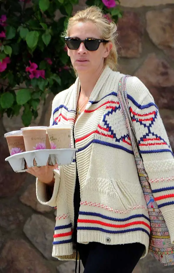 Julia Roberts Cardigan Native Style Sunglasses Ray Ban Iced Coffee Run