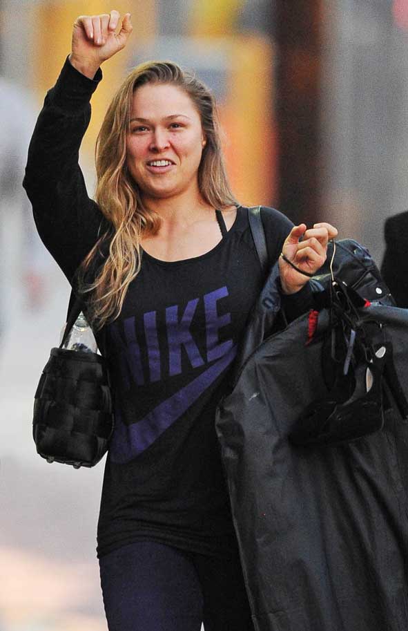 VIDEO: Ronda Rousey Nike Tee Carrying Her Luggage ? • WotNot