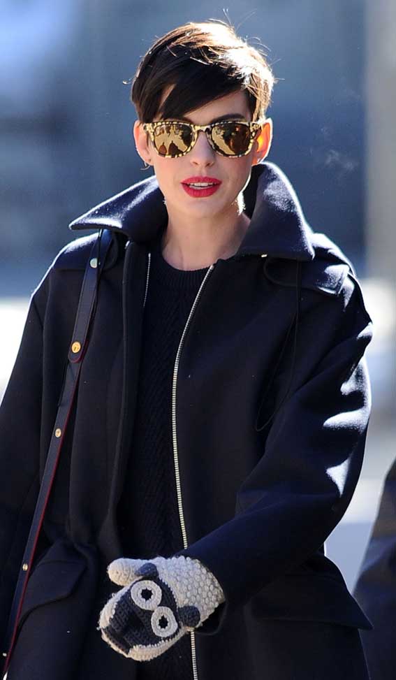 Anne Hathaway Wolf Vs Sheep Gloves Mittens Winter Fashion Sunglasses Sundance Film Festival Wayfarer Sunglasses