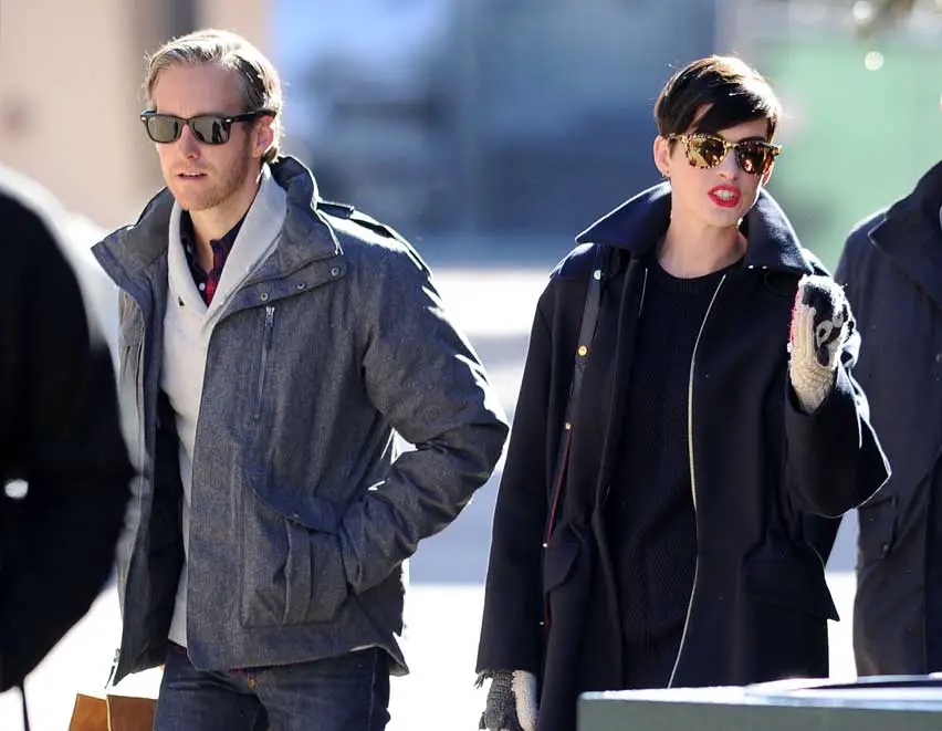 Anne Hathaway Wolf Vs Sheep Gloves Mittens Winter Fashion Sunglasses Sundance Film Festival Adam Shulman Wayfarer Sunglasses