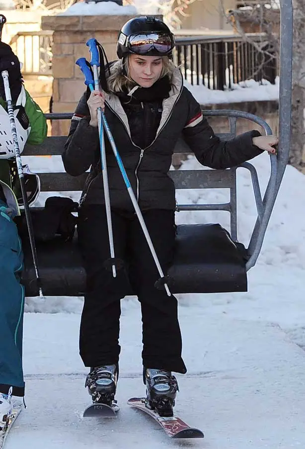 Diane Kruger Skiing Ski Fashion Gear Goggles Helmet Skis Park City Utah Sundance Film Festival Skifahren Getriebe Brille Helm