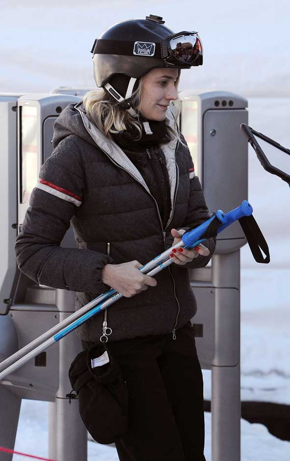 Diane Kruger Skiing Ski Fashion Gear Goggles Helmet Skis Park City Utah Sundance Film Festival Skifahren Getriebe Brille Helm
