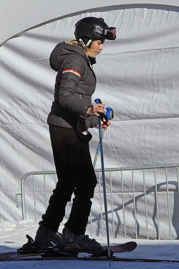 Diane Kruger Skiing Ski Fashion Gear Goggles Helmet Skis Park City Utah Sundance Film Festival Skifahren Getriebe Brille Helm