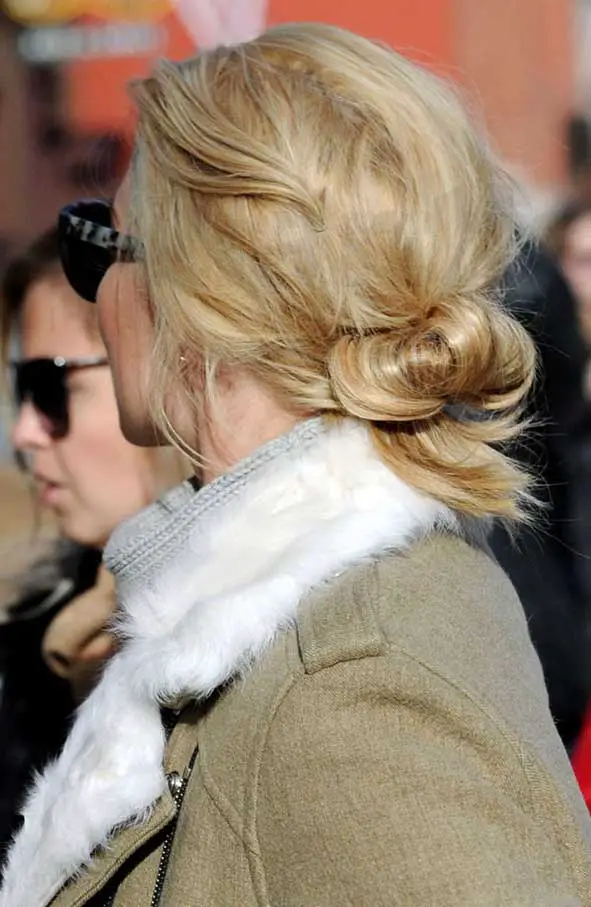 Margot Robbie Fashion Shearling IRO Paris Park City Utah J Brand Photo-Ready Skinny Jeans Knit sweater Stuart Weitzman 5050 Boots Hair Bun
