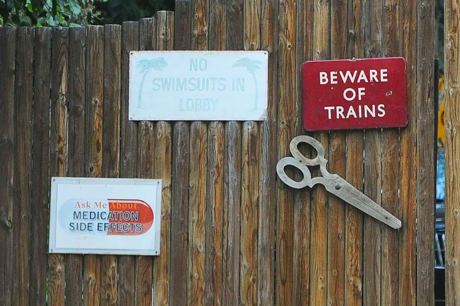 Carie Fisher Debbie Reynolds Billie Lourd Los Angles Home Estate with funny signs Beware of Trains