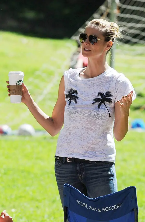 Heidi Klum Palm Tree Tee T-Shirt Saint Laurent Belt Elizabeth and James Denim Jeans and Aviator sunglasses Starbucks coffee