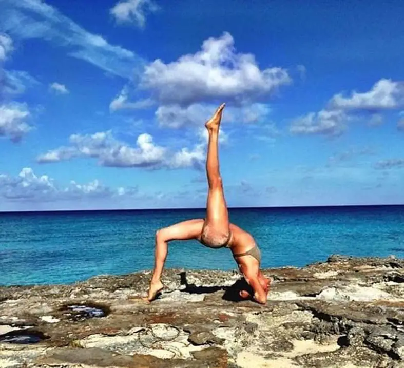 Meghan Markle Bikini Beach Yoga