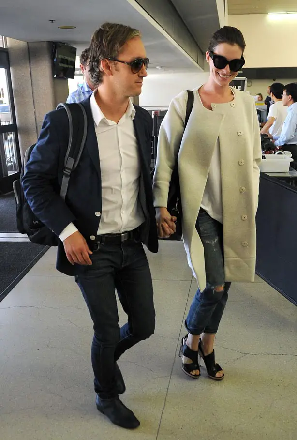 Anne Hathaway and Adam Shulman stroll hand in hand through LAX airport