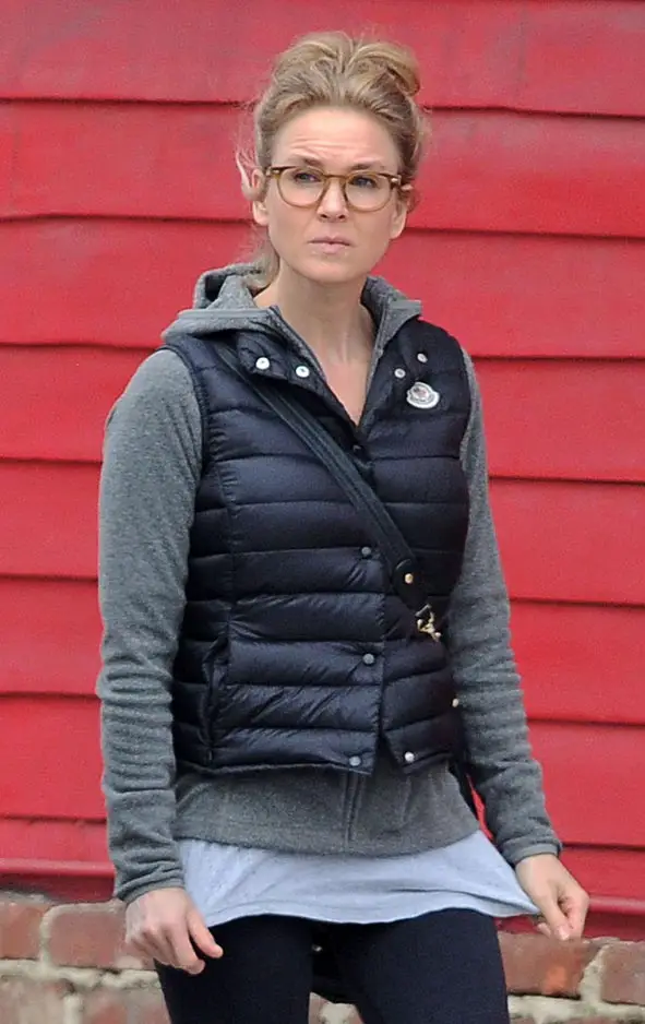 Renee Zellweger Gym Leggings fashion wearing glasses and not unrecognizable in Santa Monica Los Angeles