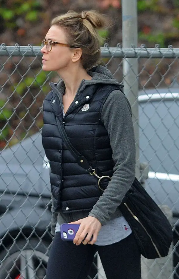 Renee Zellweger Gym Leggings fashion wearing glasses and not unrecognizable in Santa Monica Los Angeles