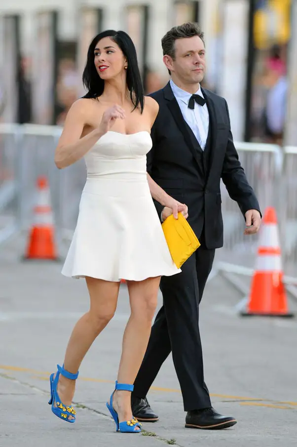 Sarah Silverman also turned heads and showed off her legs in this revealing white dress with then boyfriend Martin Sheen © Atlantic Images