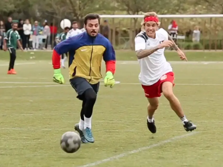 Justin Bieber chases down the keeper trying to nick the ball from him in Los Angeles © The MEGA Agency