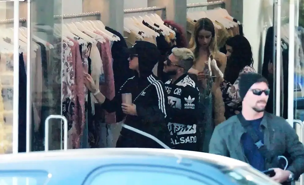 Katy Perry looked at some dresses in the Paddington, Sydney district as she took a break from her Witness Tour © The Mega Agency