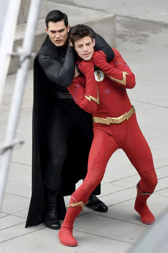 The Flash Vs Superman in the Supergirl Season 5 Crossover Finale © Atlantic Images