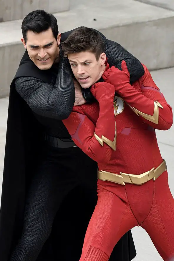 The Flash Vs Superman in the Supergirl Season 5 Crossover Finale © Atlantic Images
