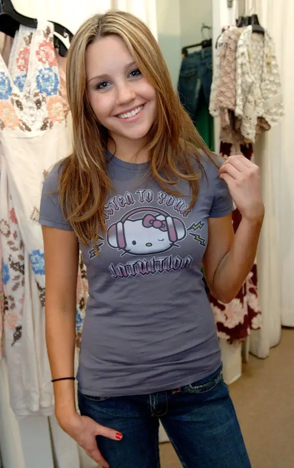Amanda Bynes looked fresh-faced and stylish as she fashioned an 'Intuition' T-shirt in Beverly Hills back in 2006 - Photo by Atlantic Images