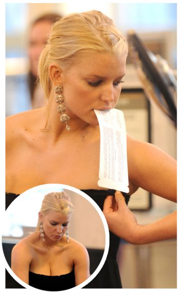 Jessica Simpson showed off her cleavage in a strapless dress as she held her plane ticket in her mouth! © Atlantic Images