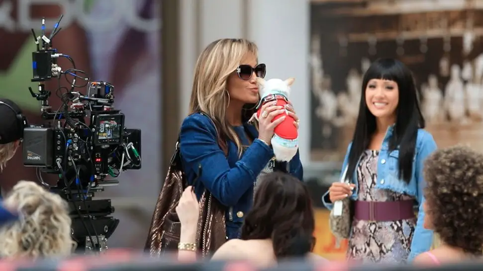 Jennifer Lopez, Constance Wu and a cute chihuahua filming at Palisades Center in Hudson Valley, New York ยฉ The MEGA Agency