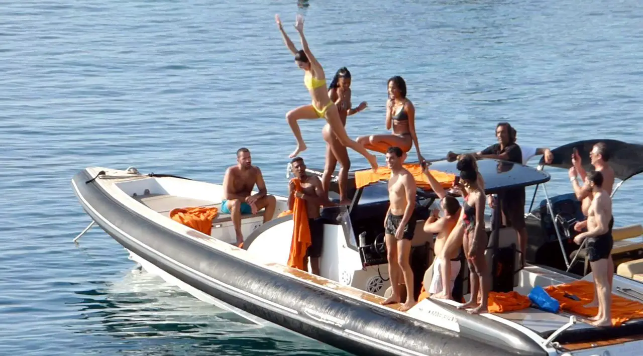 Kendall Jenner spotted jumping off her speedboat in Nammos, Psarou Beach, Mikonos 846 00, Greece © The MEGA Agency