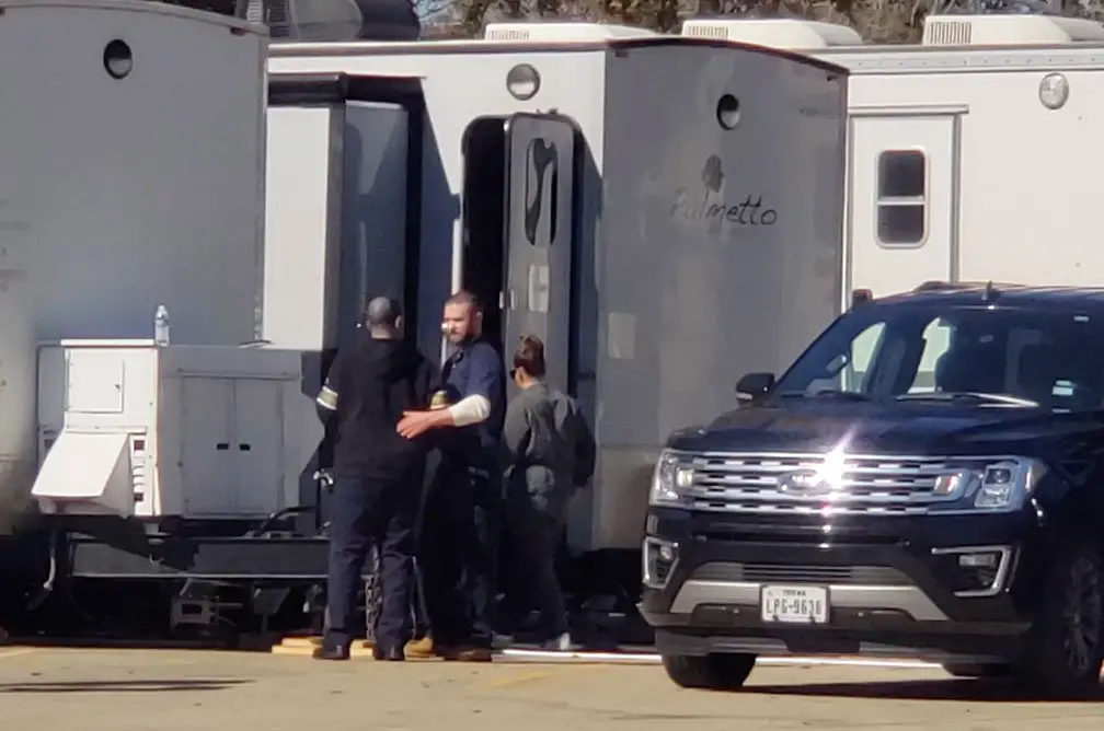 Justin Timberlake chatted with colleagues outside his New Orleans film trailer © The MEGA Agency