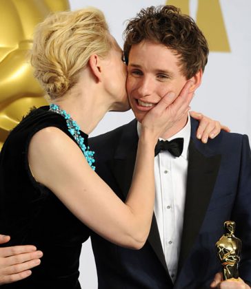 Eddie Redmayne gets a kiss from Cate Blanchett after winning an Oscar! © Atlantic Images