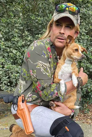 Is that Rob or Joe? Robe Lowe donned his most colorful outfit as he posed up as the Tiger King Joe Exotic in this hilarious Instagram post - Photo courtesy of @roblowe / Instagram