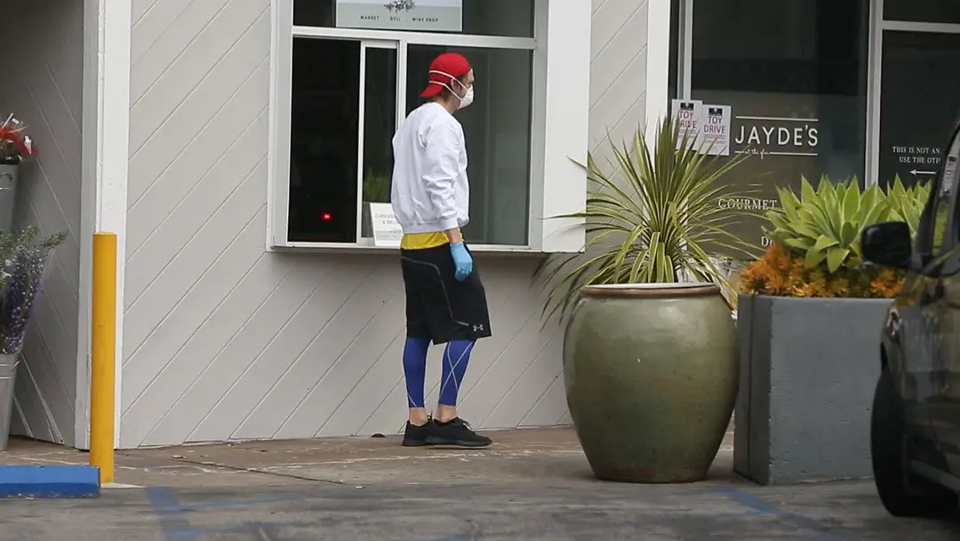 Ashton Kutcher was spotted waiting for an order at a curbside pickup point in Los Angeles © The MEGA Agency