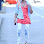 Tom Felton showed off his cool electric skateboard as he cruised down a street in Vancouver, Canada. The former Harry Potter star was taking a break from his new role as Julian Albert AKA Doctor Alchemy on The Flash © Atlantic Images Flash Felton! Tom Shows Off His Cool Electric Skateboard