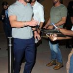 Chris Hemsworth and Gerard Butler were pictured in Las Vegas together with Chris being asked for his autograph with Gerard looking on! © Atlantic Images Chris Hemsworth Gerard Butler Las Vegas Floyd Mayweather McGregor Fight Autographs Fashion